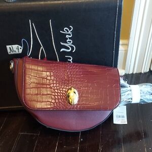 Chic Burgundy Croc-Embossed Crossbody Bag